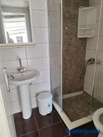 Room with private entrance from outside, traditional house - Image 2