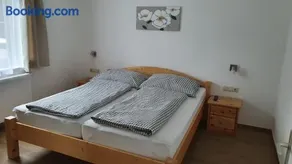 Apartment 11 - Image 4