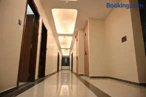 Hotel Cozzy Inn - Image 2