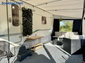 Luxury Caravan Scenic Views Exclusive Quarter Acre - Image 2