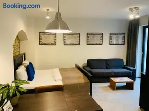 Cozy friendly place with free parking - Image 4