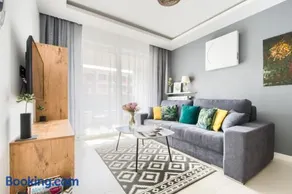 M&R Apartament Airport&Business DeLuxe Cybernetyki 17 - underground garage - free WiFi - Netflix - air conditioning - self check-in, close by Chopin Airport - Image 2