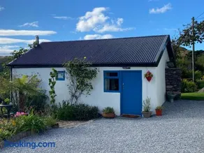 Unique Old Stone Cottage - Image 4