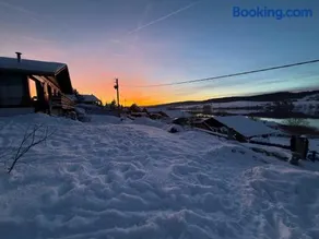Chalet Charmant rénové au bord du Lac St Point - Image 1