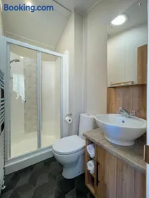Luxury Coastal Bay Holiday Home - Image 2