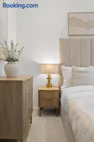 Modern 2 Bed Apartment by MCF - Image 4