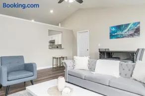 Peaceful Modern Home near Avon - Image 5