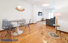Apartamentos El Escudo Centro - Image 2