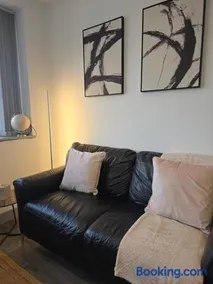 Bebe Rise Central Cannock 2 Bedroom Contractors Ample Parking and Restaurants - Image 3