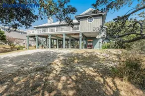 Newly renovated bright & chic Home with private deck grill & near the beach - Image 2