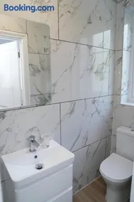 Luxury 1 bed flat London - Image 5