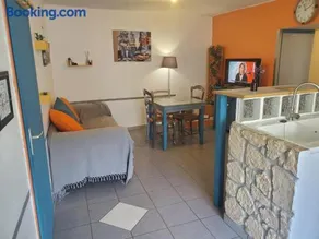 Pause Appart 40 m2 avec cour privative - Spacieux & Confortable - Image 2