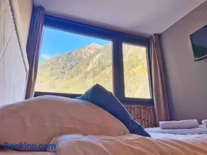 Fantastic studio by the lake with Mountain View - Image 4