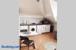 T2 chaleureux idealement situe+parking gratuit - Image 1