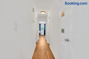 Private Single Family Home Close to Both Water and Downtown! - Image 4