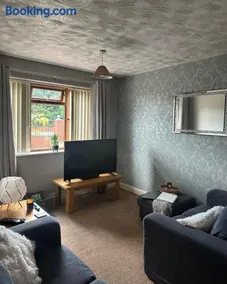 Entire 2 bedroom house. - Image 4