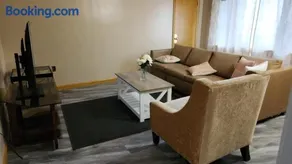 Cozy Newly Furnished 2-Bedroom Home, Manchester - Image 1