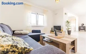 Two-Bedroom Holiday Home In Medulin - Image 2