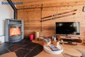 Chalet Rouge Coeur - Image 4