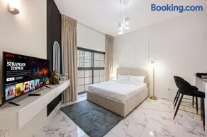 Relaxing Studio in Exciting Dubailand District - Image 1