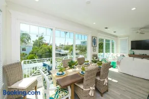 Coastal Queen - Image 2
