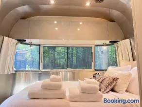 Glamping Guesthouse Airstream Experience - Image 3