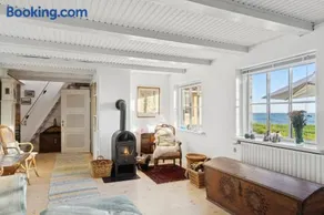 Family-Friendly Beachside Holiday Home - Image 2