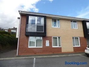 2 Bedroom Luxury City Centre Apt - Image 3