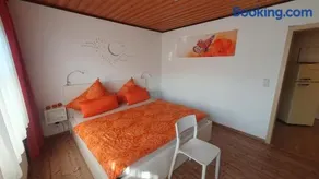 Haus Waldesruh, 3 Ferienwohnungen - Image 1