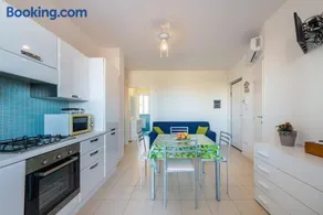 GuestHost - Apartment with Terrace & Parking near the Sea - Image 3