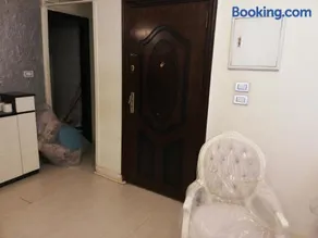 Manial CAIRO شقه فرش مودرن 145متر علي شارع المنيل الرئيسي جزيرة المنيل الروضة قريبه جدا من النيل - Image 2