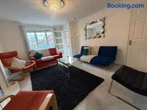 Batley Central 3BR Stay Ideal for Families & Contractors - Image 5
