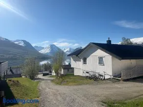 Newly Renovated Fjord View Retreat 20 Min from Tromsø - Image 2