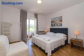 Francesca Guesthouse & Vardia Winery - Image 2