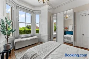 Boutique Redhill Abode near the Airport - Image 2