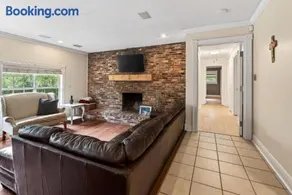 Sprawling 5BR Oasis Near FSU & Trails home - Image 2