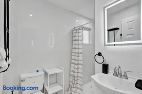Heart of Miami Oasis, Modern, Steps from It All - Image 4