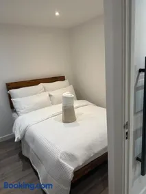 Sleeps2-Studio-NearBelhusWoods-FreeParking - Image 1