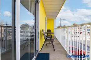 Coastal 1 Bed Sleeps 4 With Private Balcony - Image 4