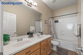Entire Home in Surprise Downtown, Arizona - Image 5