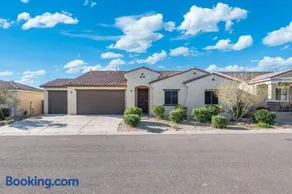 Spacious 4BR Retreat Sleeps 8 Near Spring Training - Image 1