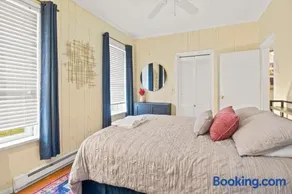 Walk to Parks, Dining & Lake! Game Room! Hot Tub! - Image 4