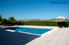HL 001 Holiday rentals 3 Bedrooms 2 Bathroom - Image 3