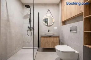 Central Luxe Apartment - Image 2