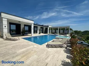 Harmony house with POOL - Image 2
