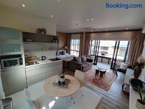 210 Gallery Luxury Studio Apartment - Image 2