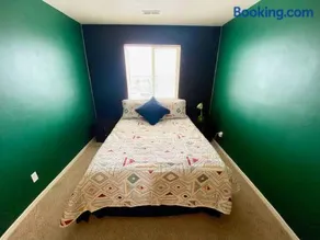 Sleeps 20! Rare Family Friendly House. - Image 2
