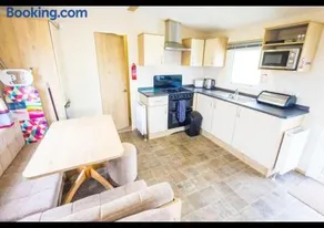 SP158 - Camber Sands Holiday Park - 3 Bedrooms - Second Toilet - Decking - Private Parking - Image 5