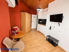 Modern Studio N1 private Kitchenette and Bathroom - Image 4