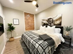 The Penthouse at Park Place King bed fast WIFI and free coffee - Image 2